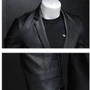 Jaqueta de couro preta slim fit com gola lapela e detalhe de costura lateral