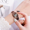 Relógio digital feminino com pulseira metálica marrom e visor retangular