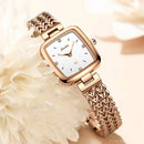 Relógio feminino dourado rosé com mostrador branco e pulseira de malha trançada