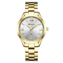 Relógio feminino dourado com mostrador branco, numerais romanos e pulseira de elo