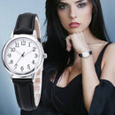 Relógio feminino minimalista com mostrador branco, pulseira de couro preto e caixa prateada