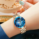 Relógio feminino mostrador azul com pulseira aço inoxidável dourada