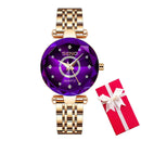 Relógio feminino com mostrador roxo, marcadores de diamante e pulseira dourada, acompanhado de caixa de presente