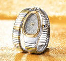 Relógio feminino de luxo com pulseira tipo cobra em aço bicolor e mostrador cravejado