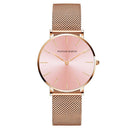 Relógio Hannah Martin feminino com mostrador rosado e pulseira mesh dourada