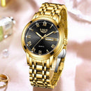 Relógio Lige dourado com mostrador preto, algarismos romanos e pulseira de aço inox