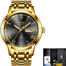 Relógio Lige dourado com mostrador preto, numerais romanos e pulseira de aço