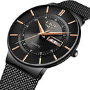 Relógio preto com marcadores rose gold e pulseira de aço tipo mesh