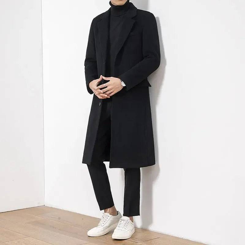 Sobretudo Masculino Longo de Lã Slim preto com lapela clássica e corte ajustado. Perfeito para compor looks formais e modernos.