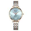 Relógio feminino analógico com mostrador azul claro, gravuras florais e pulseira bicolor aço inox