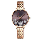 Relógio feminino aço inox tom rose gold com mostrador cinza e flores brancas gravadas