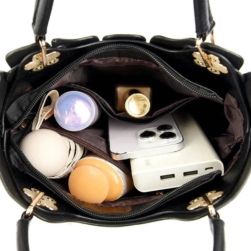 Alt text: Bolsa Tote feminina em couro Opale marrom claro.