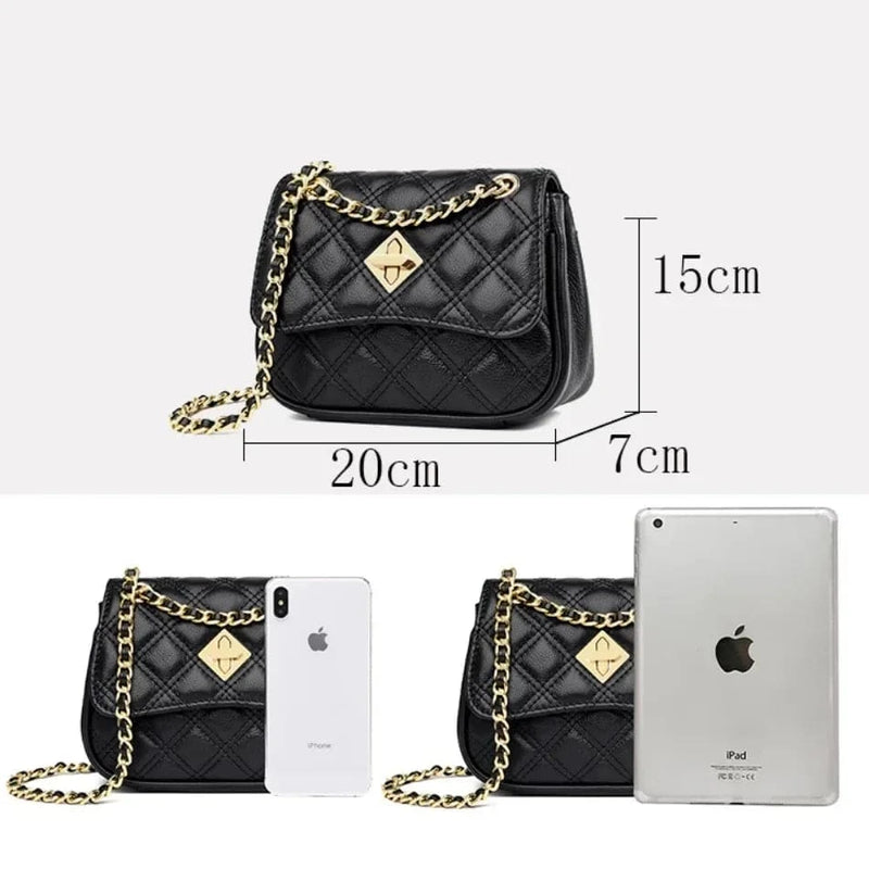 Alt text: Bolsa tiracolo acolchoada preta com corrente de metal.