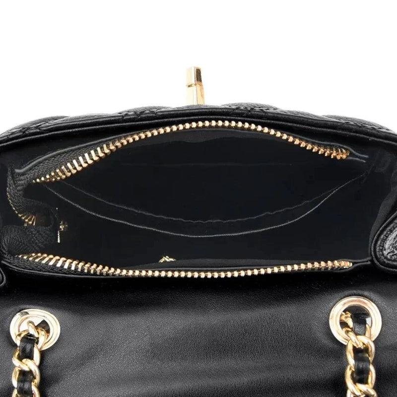 Alt text: Bolsa tiracolo acolchoada preta com corrente em couro legítimo.