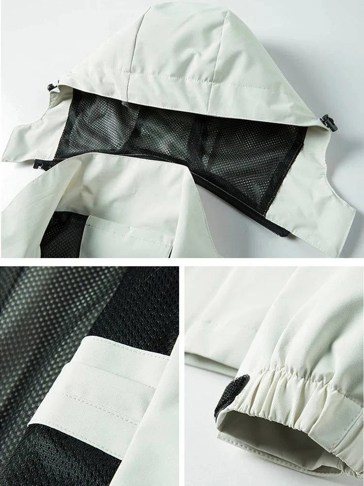 Três detalhes da jaqueta corta-vento branca: capuz ajustável com forro telado, ventilação sob os braços e punho elástico ajustável. Funcionalidade e design inteligente para o uso em variadas condições.