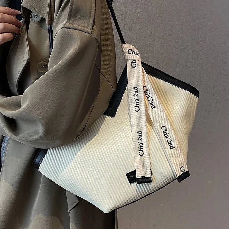 "Bolsa Tote Feminina em Couro Royale Marrom Claro Elegante"