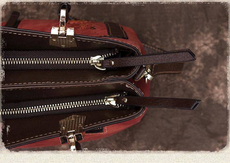 Alt text: Bolsa feminina de couro legítimo Sophistica em cor marrom.