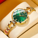 Relógio feminino dourado com mostrador verde e cristais na pulseira