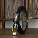 Cinto feminino em couro preto com fivela dourada vintage