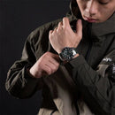 Relógio masculino NaviForce com mostrador analógico-digital e pulseira de silicone, ajustado no pulso