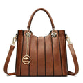 Alt text: Bolsa Tote Feminina em Couro Opale, cor neutra e elegante.