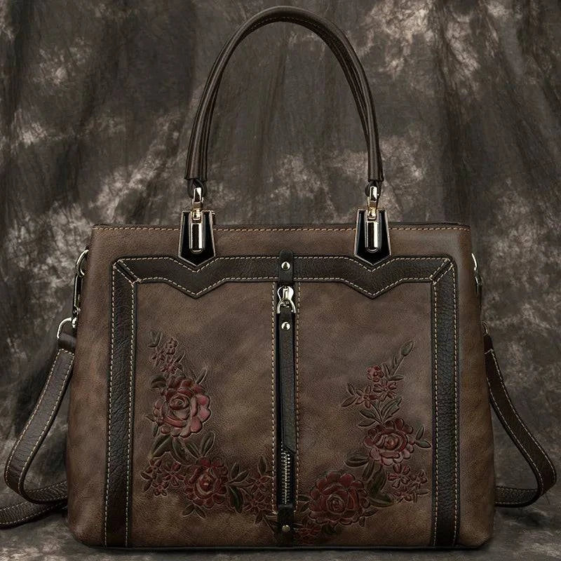 "Bolsa feminina de couro legítimo marrom sofisticada e elegante."