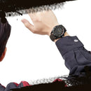 Relógio NaviForce masculino com pulseira de couro e mostrador preto no pulso