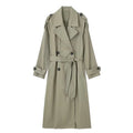 Trench coat feminino longo transpassado com cinto Zellum, em caqui ou verde