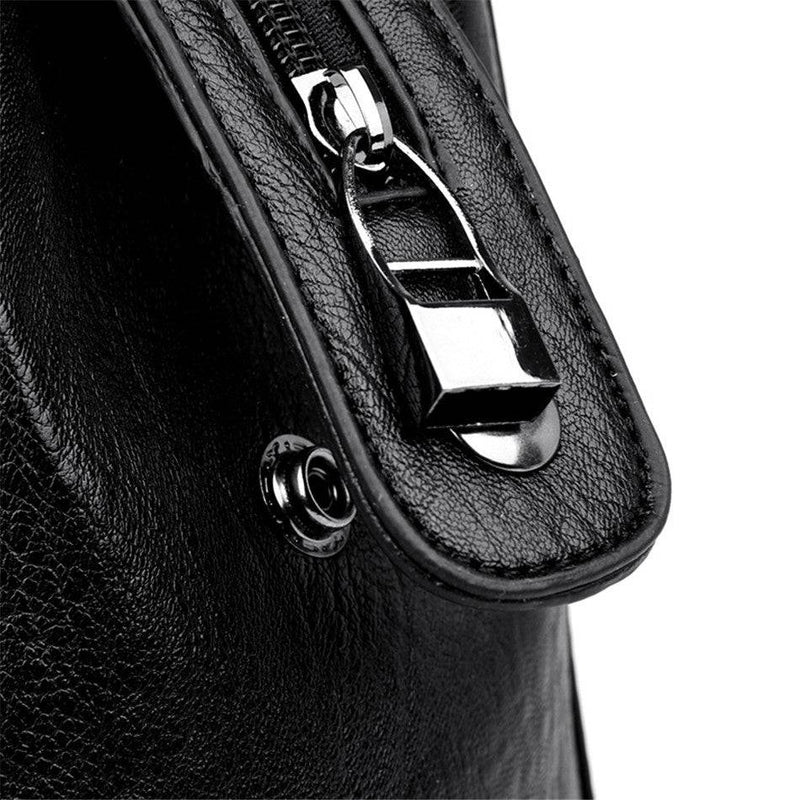 "Bolsa feminina de couro crossbody em marrom com alças duplas."