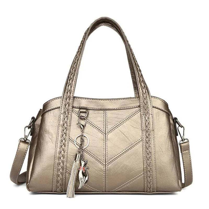 Alt text: Bolsa Tote Estruturada em Couro Marrom com Alça Adicional.