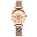 Relógio feminino dourado rosé com pulseira de malha e abelha no mostrador