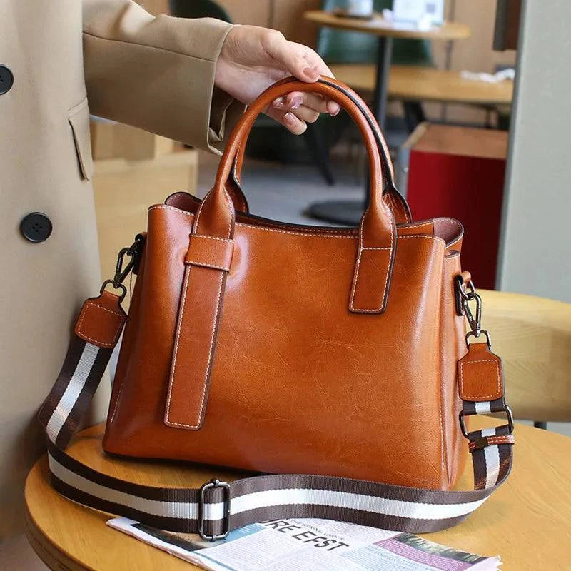 Bolsa feminina tote em couro genuíno glam marrom escuro.