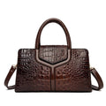 Alt text: Bolsa Satchel Feminina de Couro Elisium em tom neutro.