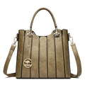 Alt text: Bolsa tote feminina em couro opale marrom claro.