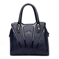 Bolsa feminina de couro crossbody em tom neutro elegante.