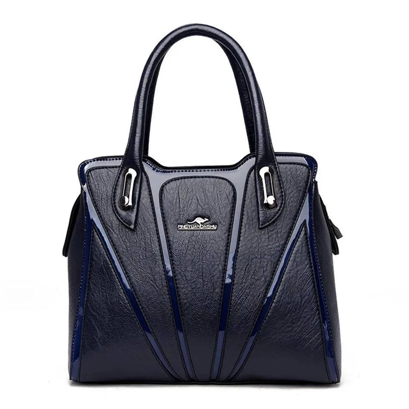 Bolsa feminina de couro crossbody em tom neutro elegante.