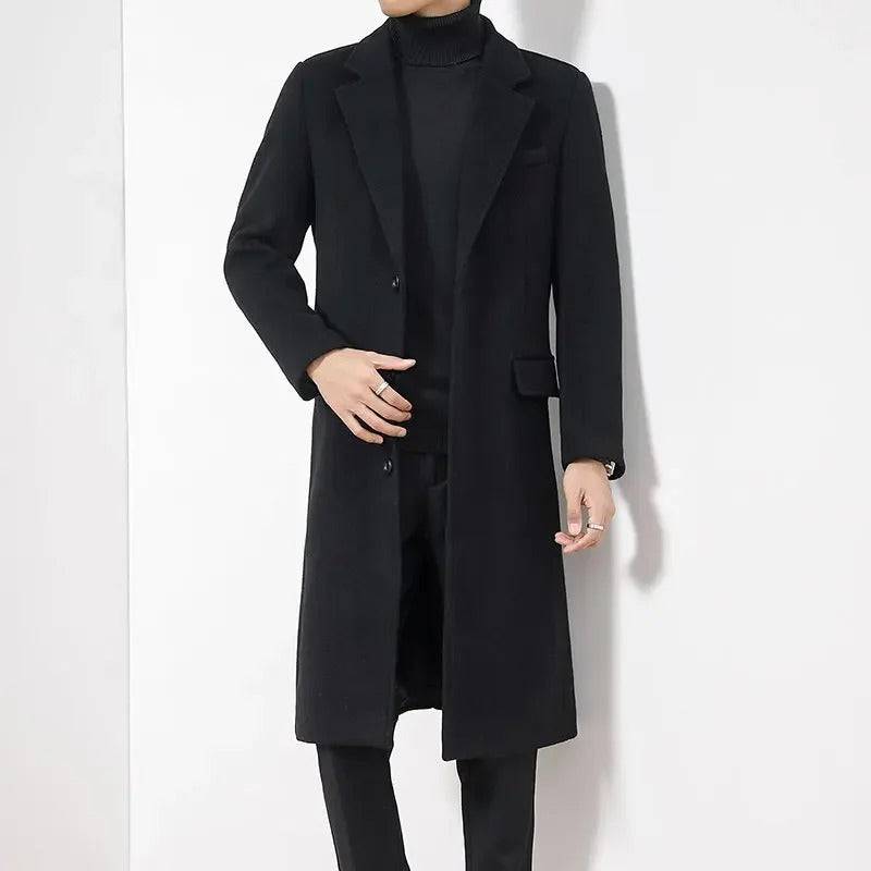Sobretudo Masculino Longo de Lã Slim preto com caimento elegante, ideal para dias frios com estilo. Disponível na Zellum com frete grátis.