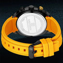 Relógio esportivo com pulseira de silicone laranja e caixa preta
