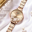 Relógio feminino Curren com mostrador floral e pulseira em aço inox dourado
