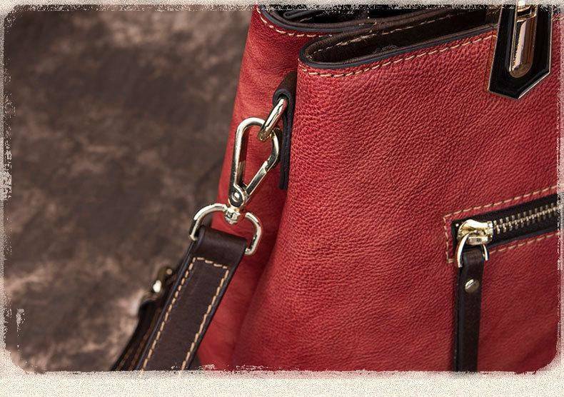 "Bolsa feminina preta de couro legítimo elegante e sofisticada."