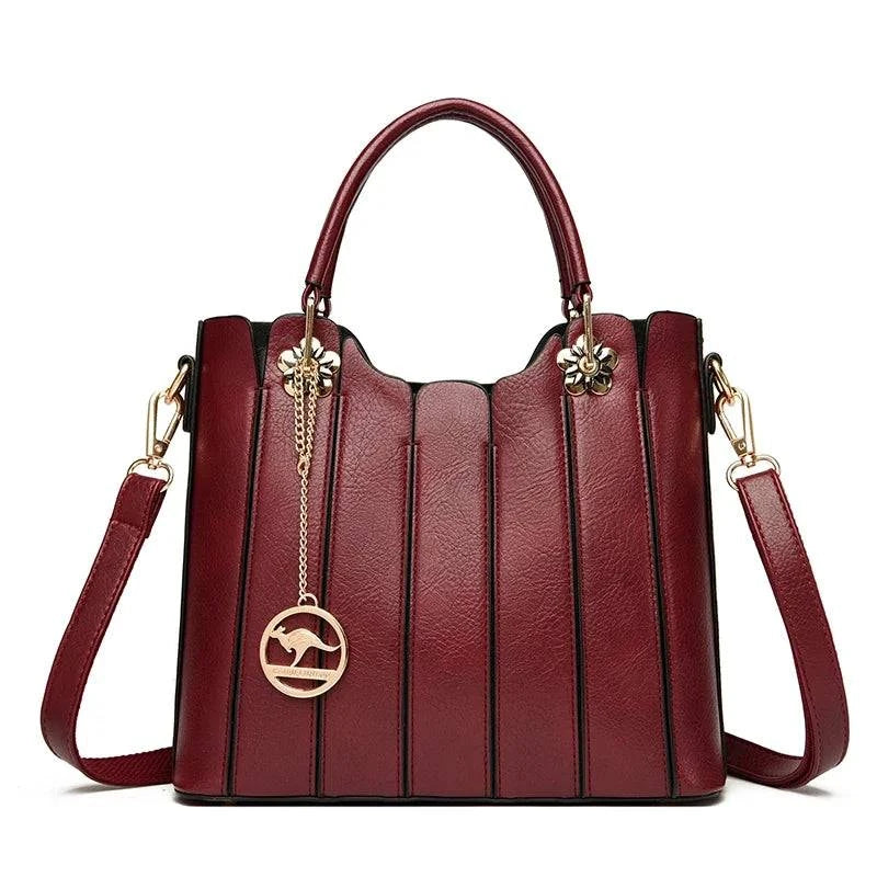 "Bolsa Tote Feminina em Couro Opale, elegante e versátil."