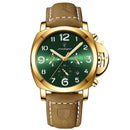 Relógio dourado com mostrador verde, pulseira de couro marrom e funções de cronógrafo