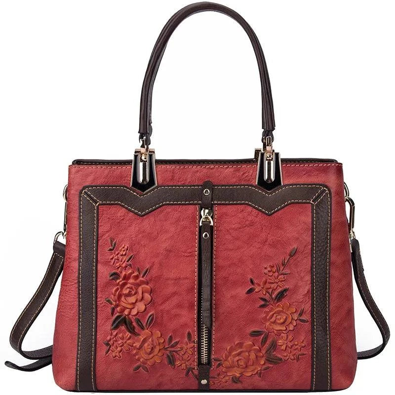 Alt text: Bolsa feminina de couro legítimo na cor preta sofisticada.