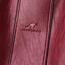 Logotipo de canguru em relevo na mochila de couro vinho