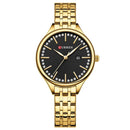 Relógio feminino com mostrador preto cravejado de cristais e pulseira em aço dourado