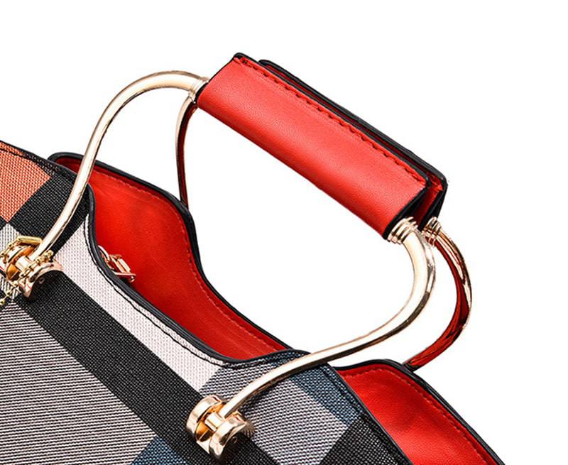 Alt text: Bolsa feminina de couro estruturada com estampa xadrez em tons neutros.