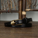 Cinto feminino preto em couro com fivela dourada vintage