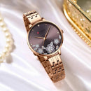 Relógio feminino rose gold com mostrador preto e flores gravadas