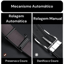 Comparação de cinto com fivela automática versus fivela manual, mostrando preservação versus dano ao couro