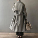 Sobretudo trench coat feminino bege com cinto na cintura